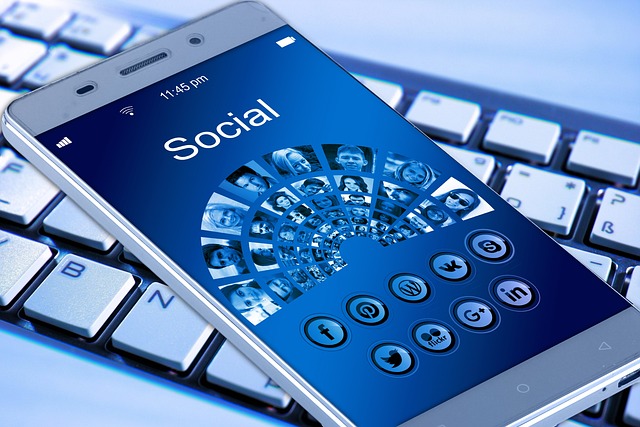 1. Sociální sítě a jejich rostoucí vliv na naše životy: Nebezpečí závislosti a digitálního světa