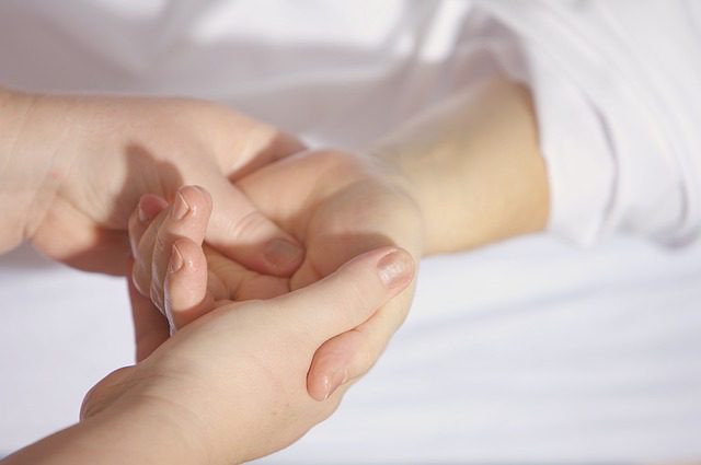 Léčba ataky revmatoidní artritidy: Jak na ni?