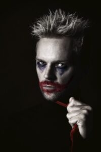 Joker psychologie: Analýza postavy z filmu Až do hrobu